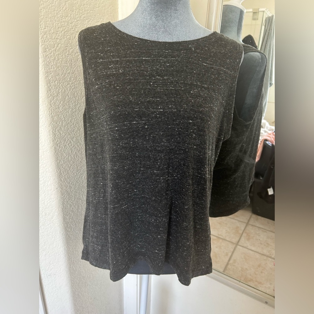 Danskin women’s tank top size L